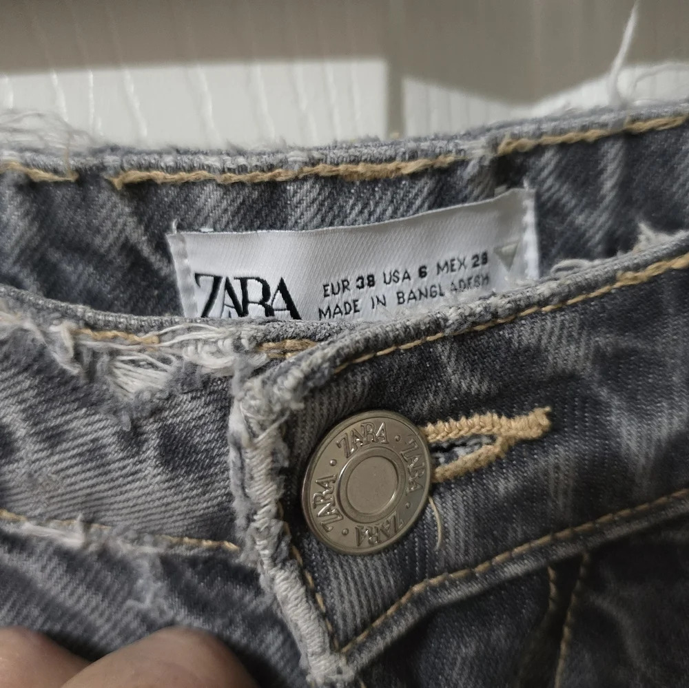 ZARA Gray Stonewash High Rise Straight Leg Jeans, Relaxed Fit, Ankle Length, EUC - Picture 11 of 14